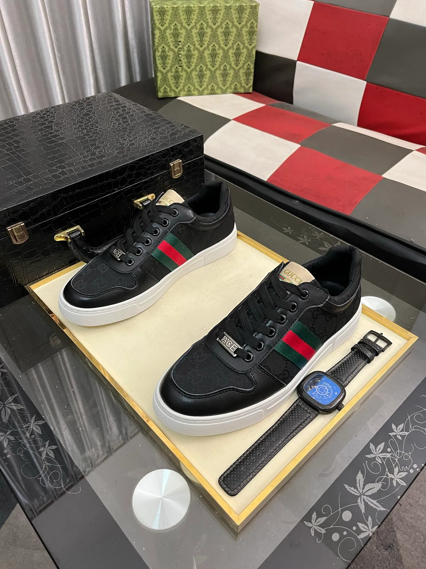 Men's Men's Shoes💰440⌚️⌚️【GUCCI】Gucci men's latest white shoe series casual shoes! The official website is built 1:1. Upper: Made of imported cowhide, with electric embroidery ➕Inner lining: Made of high-quality first-layer pigskin, soft and comfortable. Picky material selection and exquisite workmanship give you the best enjoyment. Size: 38-44 yards, 3️⃣ colors available.
